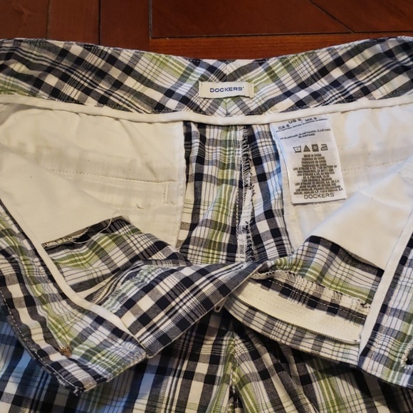 Shorts - Picture 3 of 3